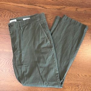 Goodfellow - men’s army, green chino pants- 40w x 30l